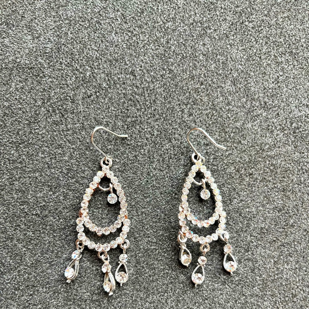 Crystal rhinestone chandelier earrings NWT
